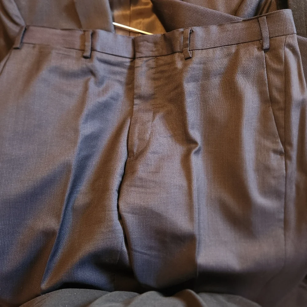 Dkny Men's Blue Check 100% Wool Suit Size 42S EUC - Picture 7 of 10